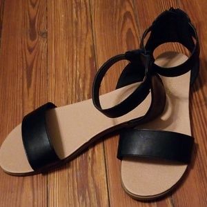 Flatbed Sandals